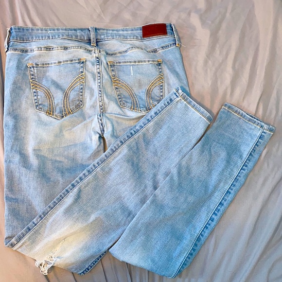 Hollister Ripped Jeans Super Skinny - Picture 2 of 4